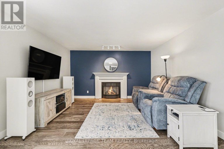 29407944/89-queen-charlotte-street/richmond/ottawa/ontario/K0A2Z0_17