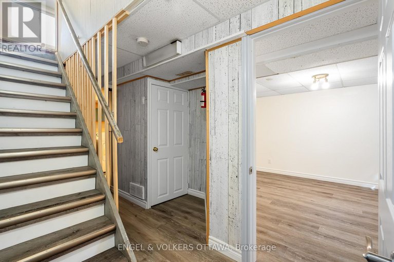 28917189/933-greenbriar-avenue/carleton-heights/ottawa/ontario/K2C0J8_29