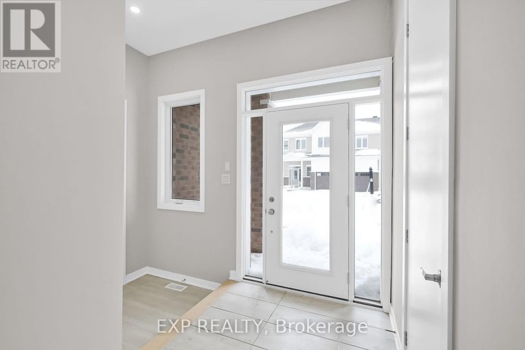 28620818/98-pizzicato-street/mer-bleuebradley-estatesanderson-park/ottawa/ontario/K1C7G4_3