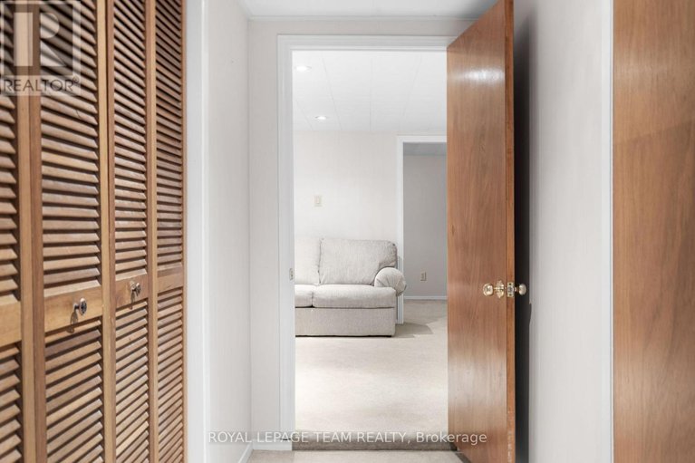 29618912/30-elmsley-crescent/arbeatha-park/ottawa/ontario/K2H6V3_33