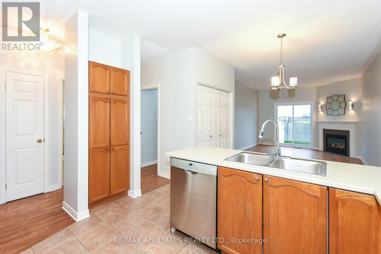 28479227/1980-scully-way-s/fallingbrookgardenway-south/ottawa/ontario/K4A4H2_10