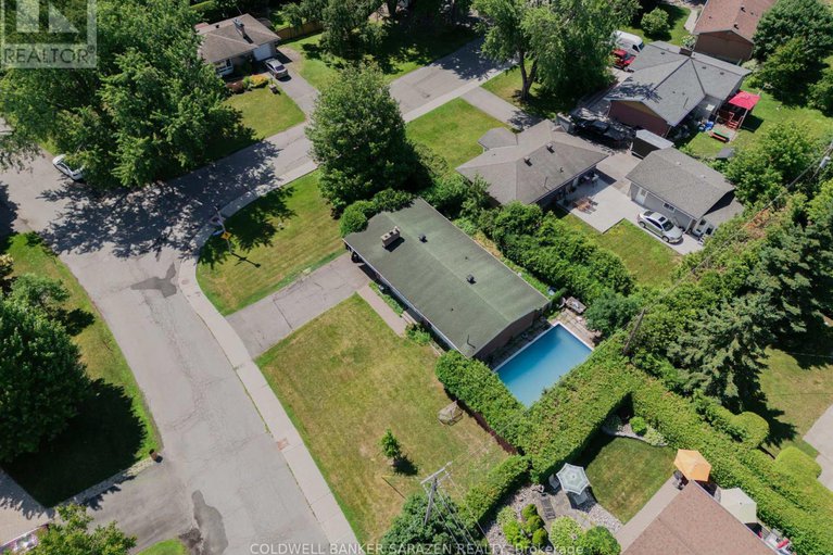 28588729/18-stinson-avenue/lynwood-village/ottawa/ontario/K2H6N1_17