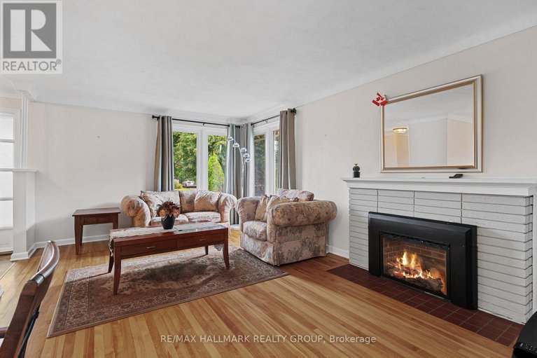 28828151/1986-saunderson-drive/elmvale-acres/ottawa/ontario/K1G2E2_5
