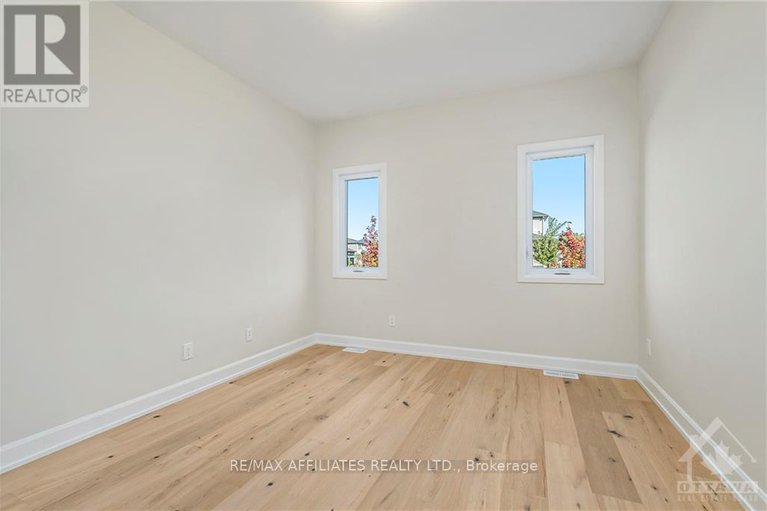 27477145/1035-chablis-crescent/faubourg-ste-marie-hamlet/embrun/ontario/K0A1W0_7