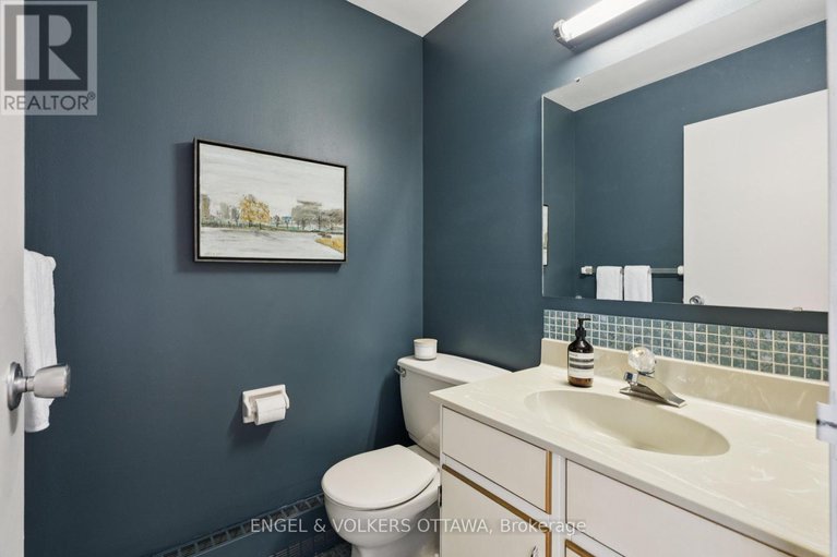 28619826/8a-400-laurier-avenue-e/sandy-hill/ottawa/ontario/K1N8Y2_34