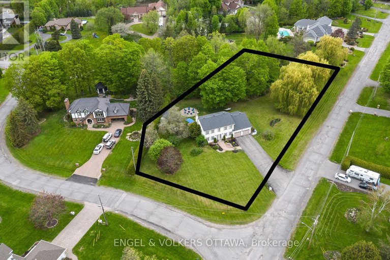 28604093/935-fieldown-street/cumberland-ridge/ottawa/ontario/K4C1B9_46