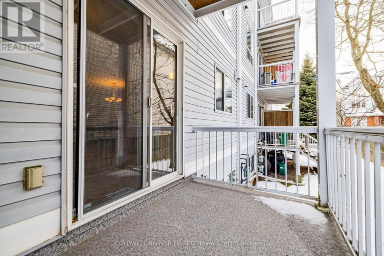 29452271/389-wiffen-private/westcliffe-estates/ottawa/ontario/K2H1G4_24