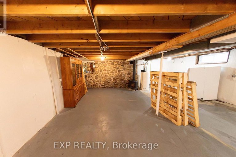 28606247/84-kenyon-street-e/alexandria/north-glengarry/ontario/K0C1A0_17