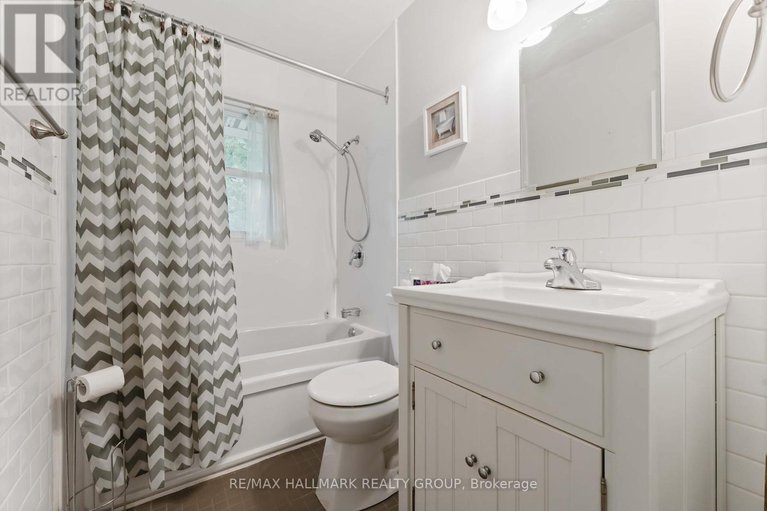 28998329/2055-neepawa-avenue/carlingwood/ottawa/ontario/K2A3L7_18