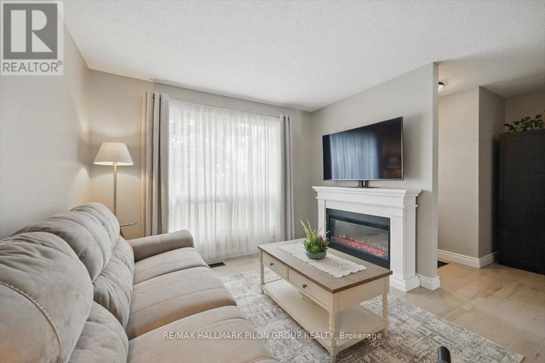 28412777/1358-bakker-court/convent-glen-south/ottawa/ontario/K1C2K4_3
