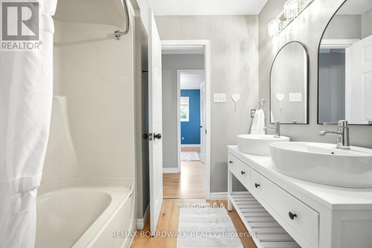 29538006/121-stamford-drive/drummond-n-elmsley-drummond-twp/drummondnorth-elmsley/ontario/K7H3C1_16