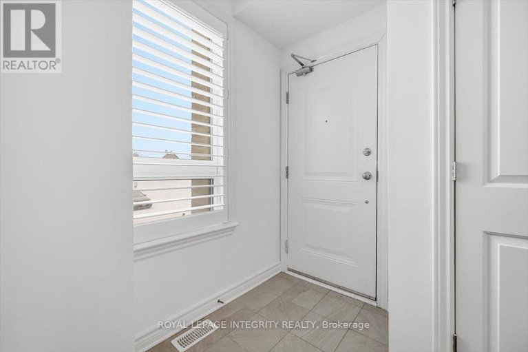 29419872/41-carabiner-private/mer-bleuebradley-estatesanderson-park/ottawa/ontario/K1W0L7_3