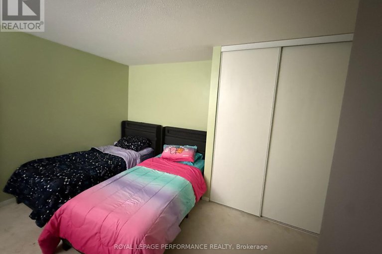 29218356/390-crownridge-drive-n/emerald-meadowstrailwest/ottawa/ontario/K2M3A4_15