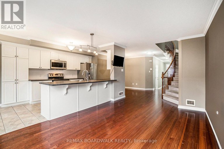 28803374/714-regiment-avenue/emerald-meadowstrailwest/ottawa/ontario/K2M0E3_7