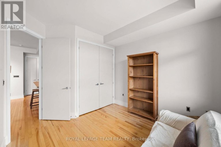 29563752/202-260-besserer-street/sandy-hill/ottawa/ontario/K1N1J3_14