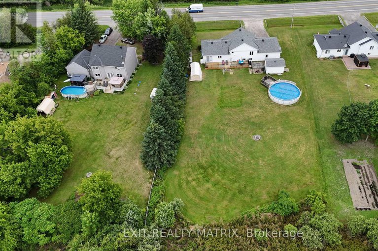 28768217/2418-rideau-road/riverside-south/ottawa/ontario/K1X1B2_41