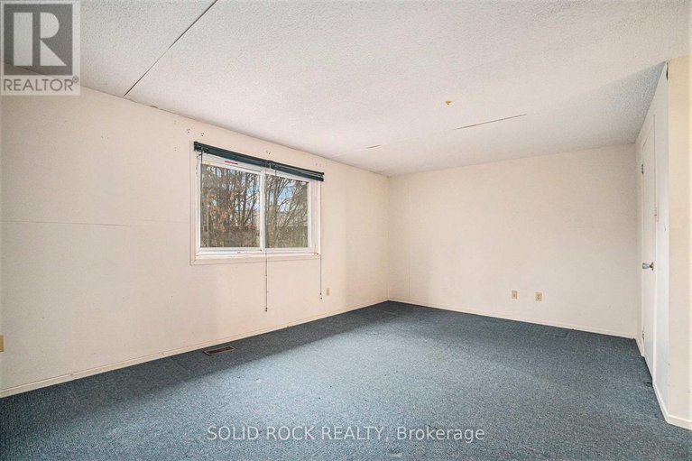 29065539/90-15-baneberry-crescent/glencairnhazeldean/ottawa/ontario/K2L2Y3_21