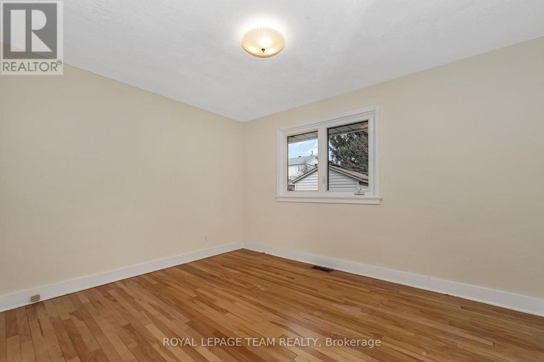 28812446/2099-balharrie-avenue-s/hawthorne-meadows/ottawa/ontario/K1G1G4_9