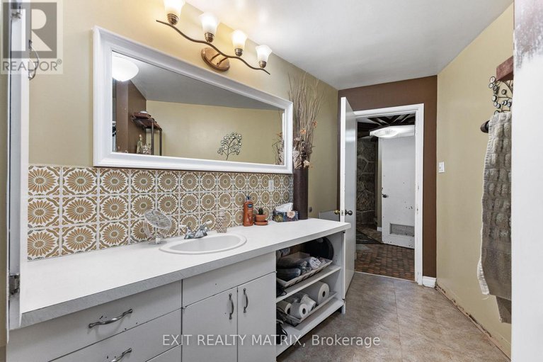 28384633/7962-parkway-road/osgoode-twp-north-of-reg-rd-6/ottawa/ontario/K0A2P0_17