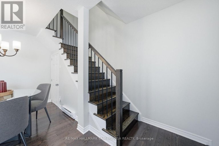 29571968/b-25-woodvale-green/craig-henrywoodvale/ottawa/ontario/K2G4H3_19