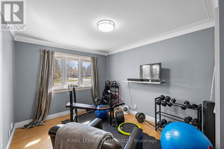 29669851/1986-fairbanks-avenue/alta-vistafaircrest-heights/ottawa/ontario/K1H5Y6_8