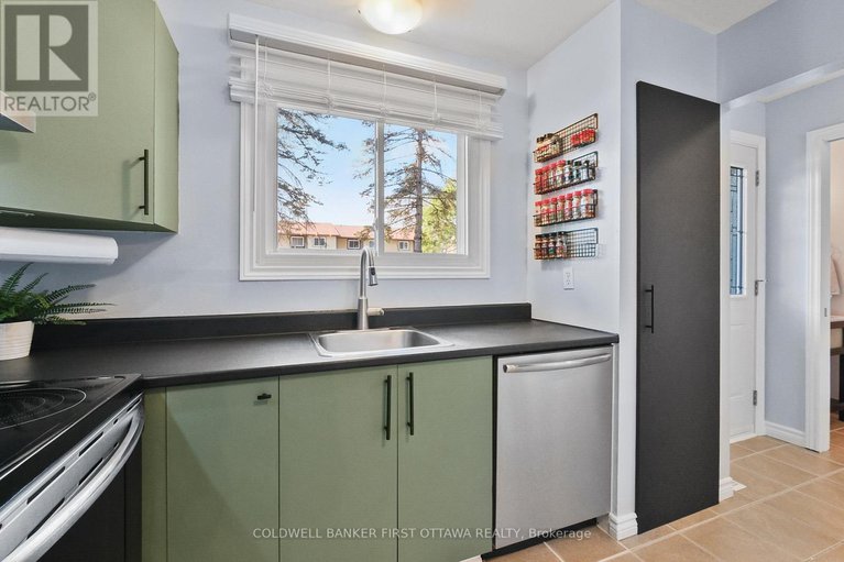 28830015/1351-bakker-court/convent-glen-south/ottawa/ontario/K1C2K5_20