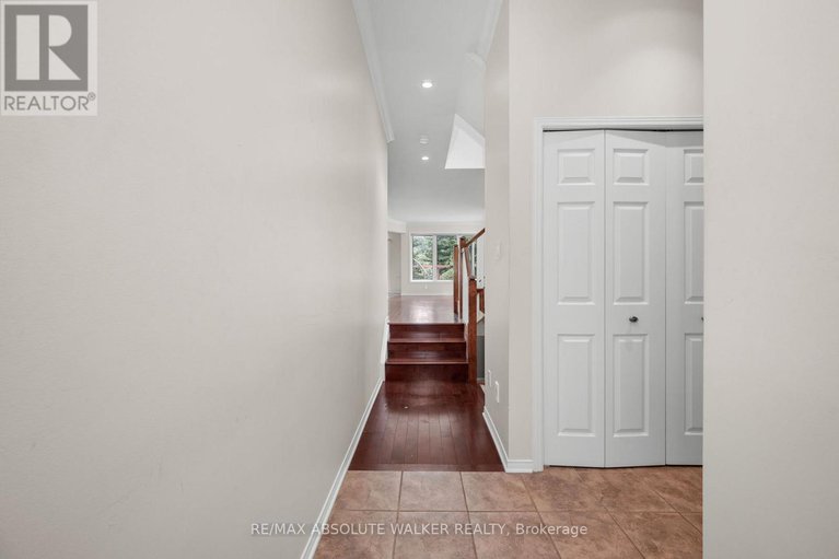 28707835/124-forestcrest-street/chapel-hill/ottawa/ontario/K1C7R3_3