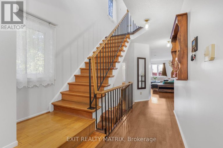 28853609/26-42-oakhaven-private/overbrookcastle-heights/ottawa/ontario/K1K4K1_5