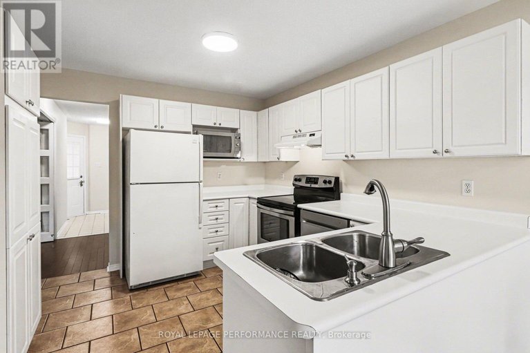 29610973/897-paradise-crescent/fallingbrookgardenway-south/ottawa/ontario/K4A3S5_9