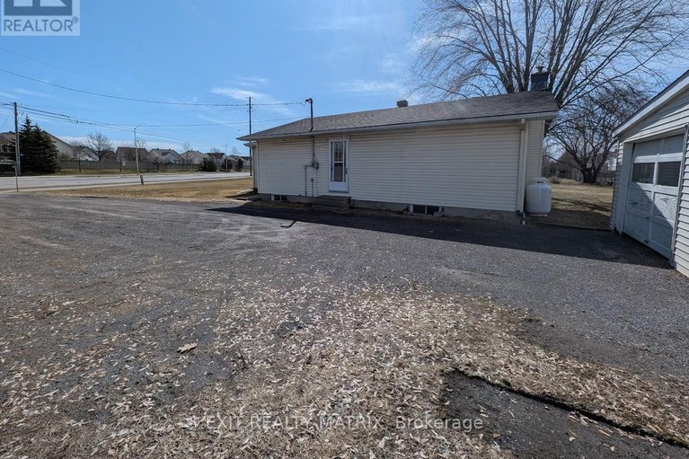 27992134/1632-trim-road/fallingbrookpineridge/ottawa/ontario/K4A3P8_3
