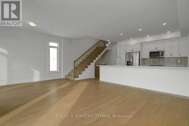 29308980/584-arbia-ridge/emerald-meadowstrailwest/ottawa/ontario/K2S2S4_13