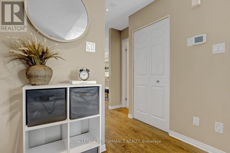 29329545/95-manhattan-crescent/central-park/ottawa/ontario/K2C4B7_5