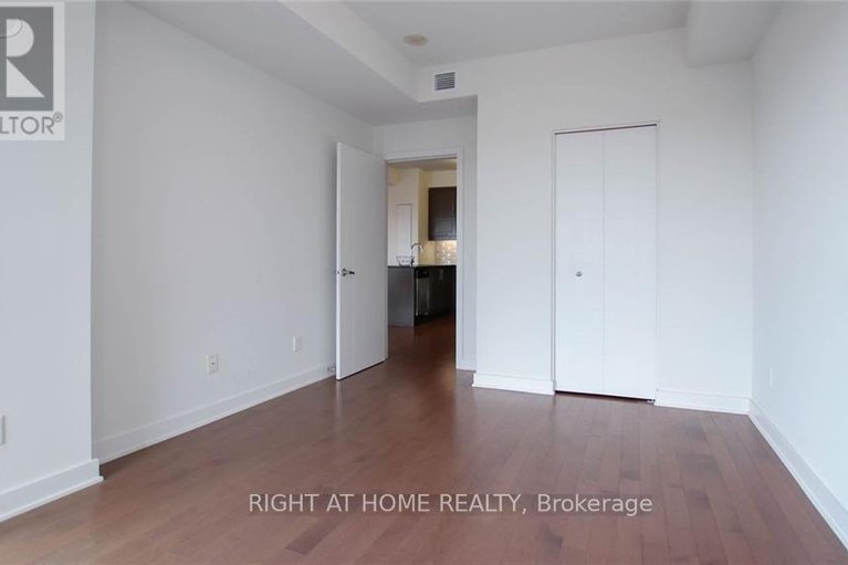 28668449/2306-40-nepean-street/ottawa-centre/ottawa/ontario/K2P0X5_13