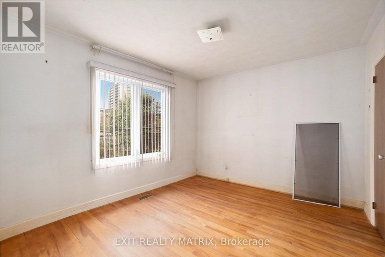 29033123/404-maria-goretti-circle/vanier/ottawa/ontario/K1L6S4_10