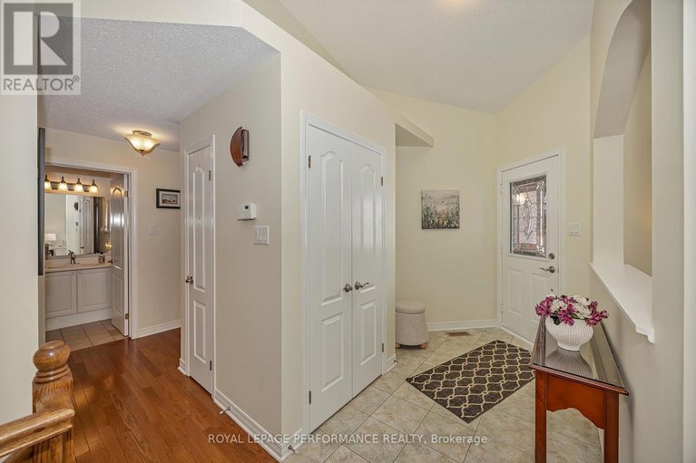 29419207/49-peregrine-crescent/bridlewood/ottawa/ontario/K2M2T2_17