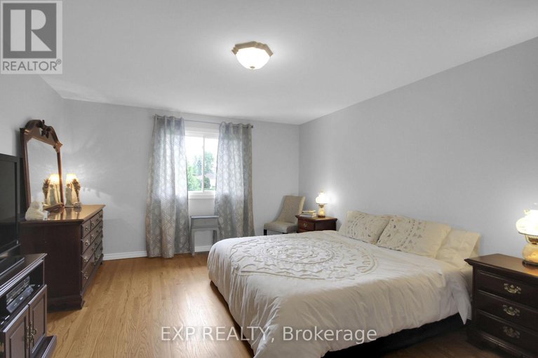28340674/2001-neepawa-avenue/carlingwood/ottawa/ontario/K2A3L4_29