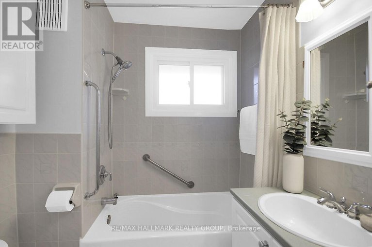 28792256/904-pinewood-crescent/queensway-terrace-north/ottawa/ontario/K2B5Y4_28