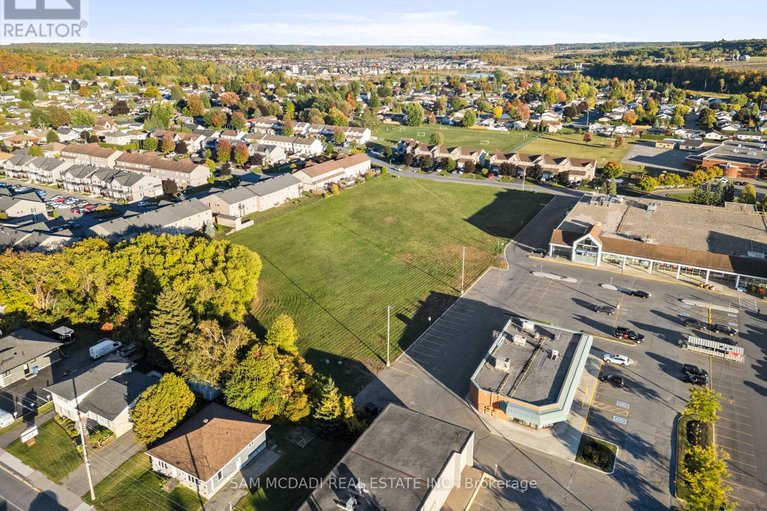 28972979/2709-laurier-street/town-of-rockland/clarence-rockland/ontario/K4K1A3_32