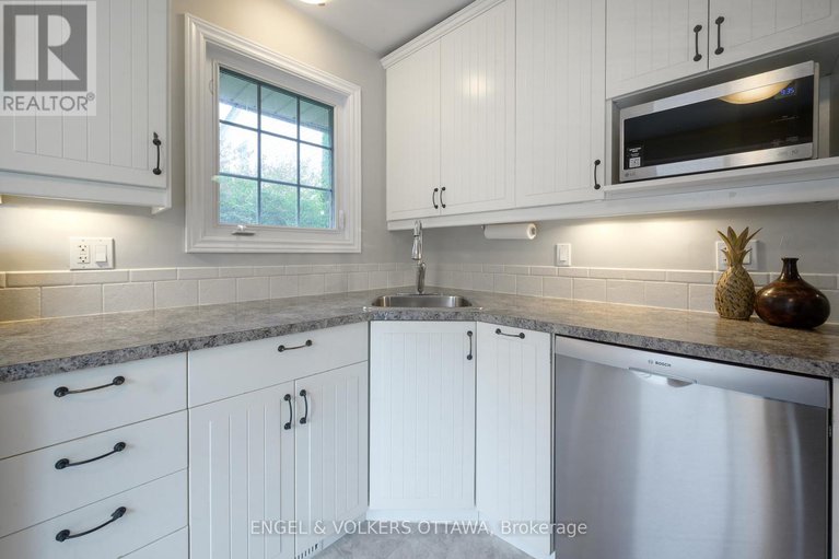 28925521/355-kintyre-private/carleton-square/ottawa/ontario/K2C3M6_9