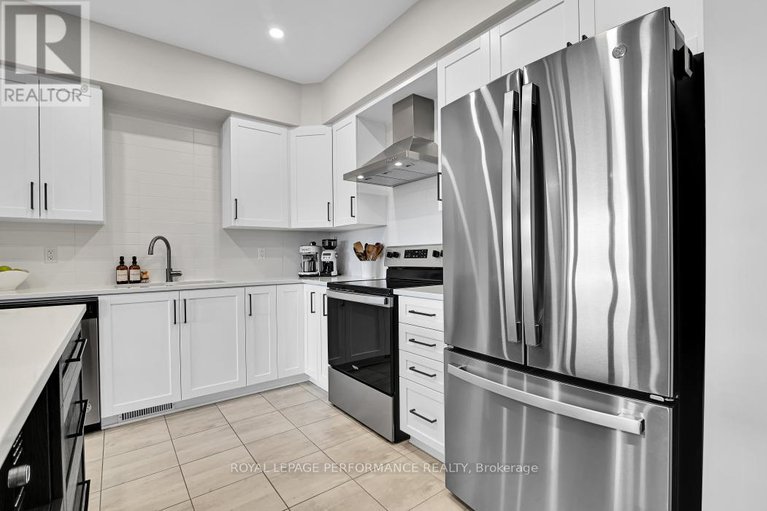 28973137/22-verglas-lane/mer-bleuebradley-estatesanderson-park/ottawa/ontario/K1W0P5_7