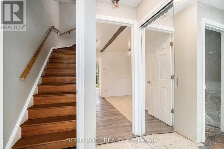 28813427/1432-leigh-crescent/carson-grove/ottawa/ontario/K1J8E4_4