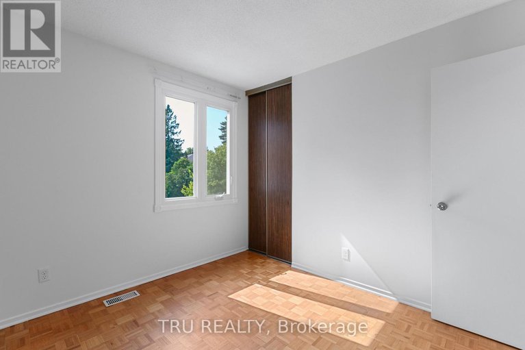 28925515/715-mooneys-bay-place/mooneys-bayriverside-park/ottawa/ontario/K1V8W4_25