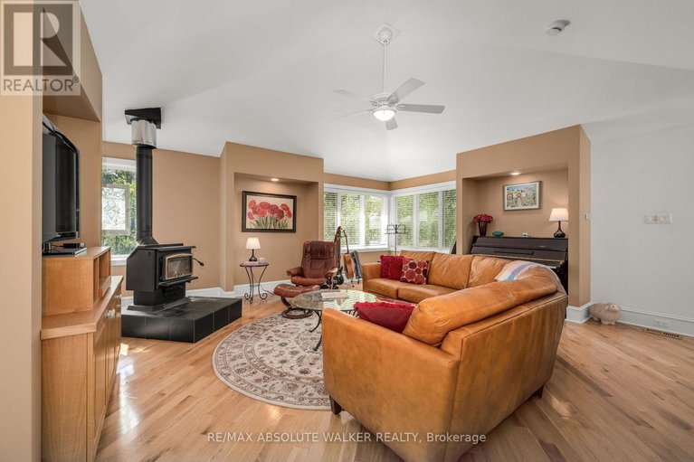28811335/104-margaret-anne-drive/huntley-ward-south-east/ottawa/ontario/K0A1L0_15
