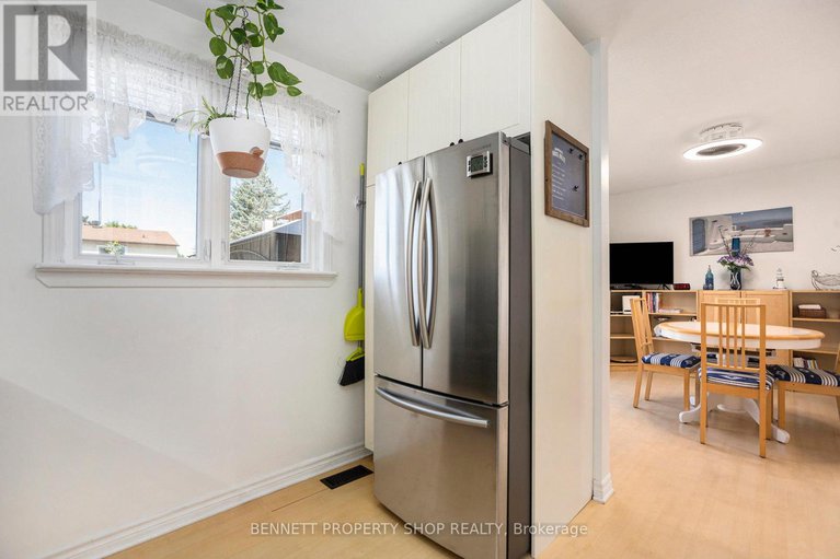 28778645/846-borland-drive/chatelaine-village/ottawa/ontario/K1E1X5_9