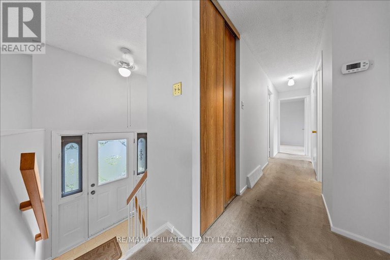 28917185/1610-schouten-drive/bilberry-creekqueenswood-heights/ottawa/ontario/K1E2J4_19