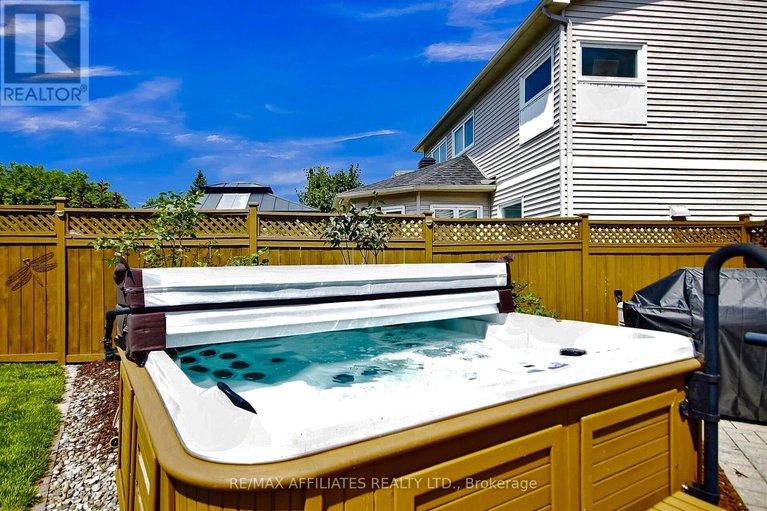 28886097/560-falwyn-crescent/fallingbrookridgemount/ottawa/ontario/K4A2A4_31