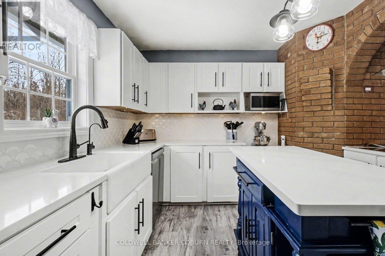 29376063/6167-burritts-rapids-road/north-grenville-twp-kemptville-south/north-grenville/ontario/K0G1N0_16