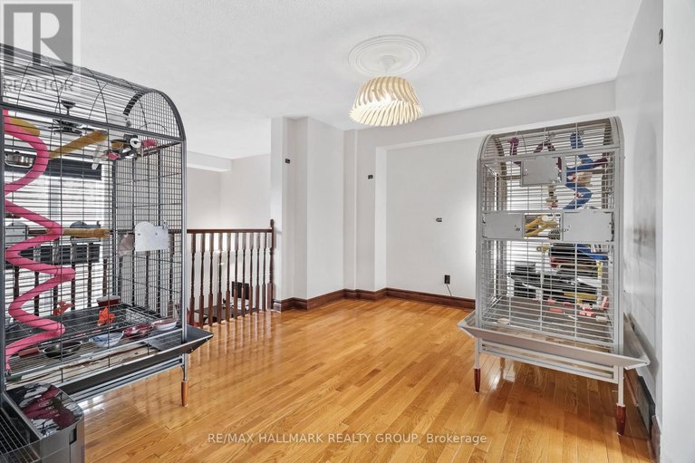 29211588/3205-uplands-drive/hunt-club-woods/ottawa/ontario/K1V9T3_12