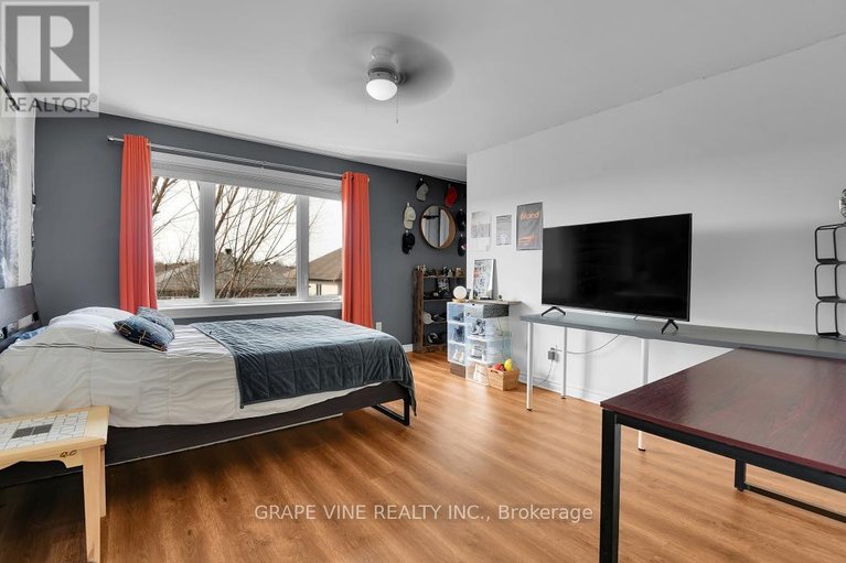 29590569/517-overland-drive/stittsville-north/ottawa/ontario/K2S0C2_19