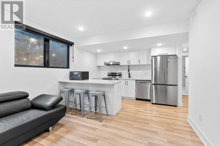 29327645/1124-normandy-crescent/borden-farmstewart-farmcarleton-heightsparkwood-hills/ottawa/ontario/K2E5A4_37